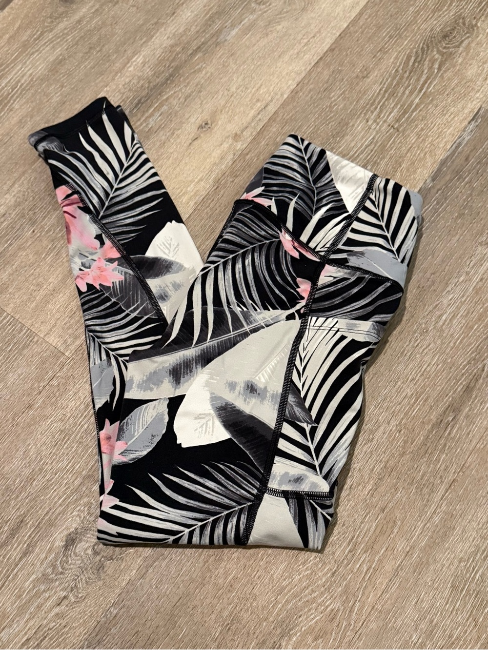 Victoria's Secret Sport Tropical Leaf Leggings — Black, White & Pink
